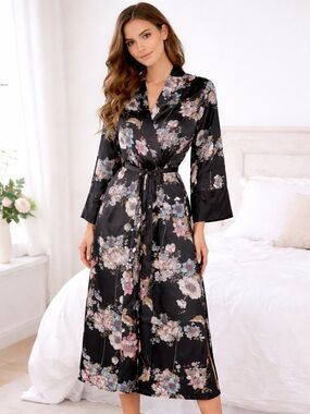 Midnight Bakery Black Floral Kimono/Robe Size S‎